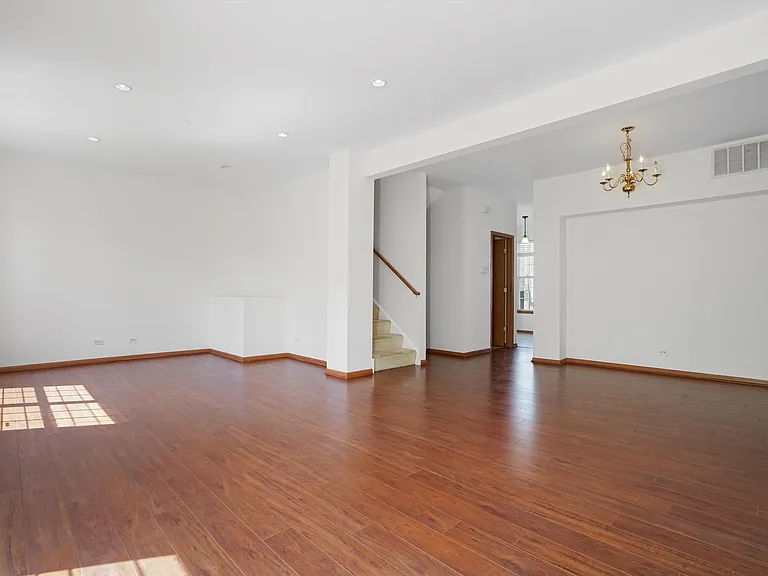 2304 Hudson Cir — Photo 8