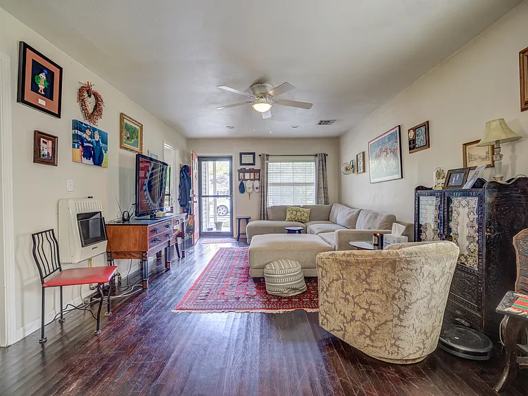 913 E Comanche St — Photo 5