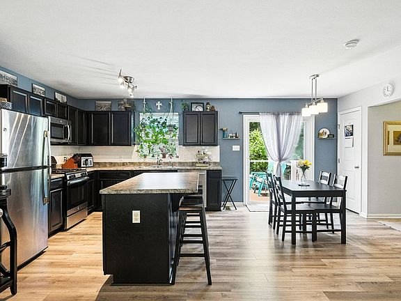 4th image of 177 Cheryl Dr