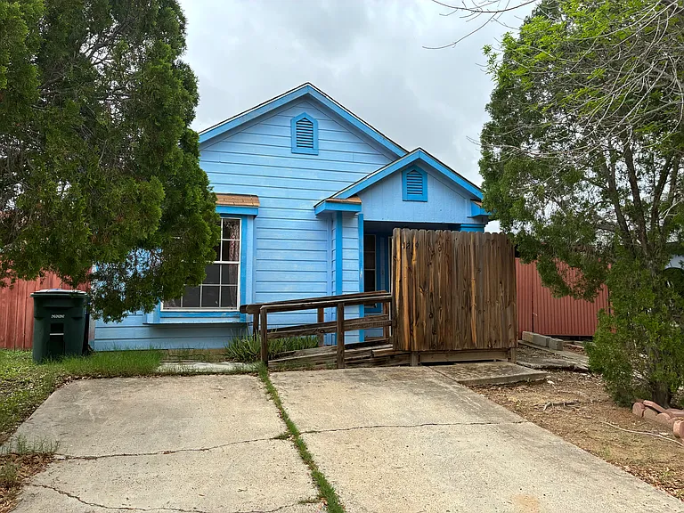 1219 Truman Ln — Photo 32