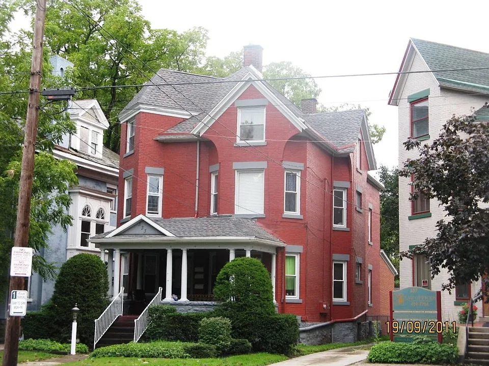 333 W 6th St