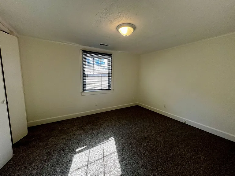 109 Burlington Dr — Photo 6
