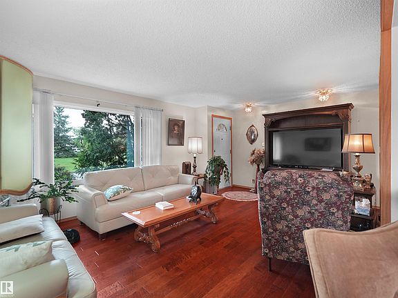 3rd image of 13615 136a Ave NW