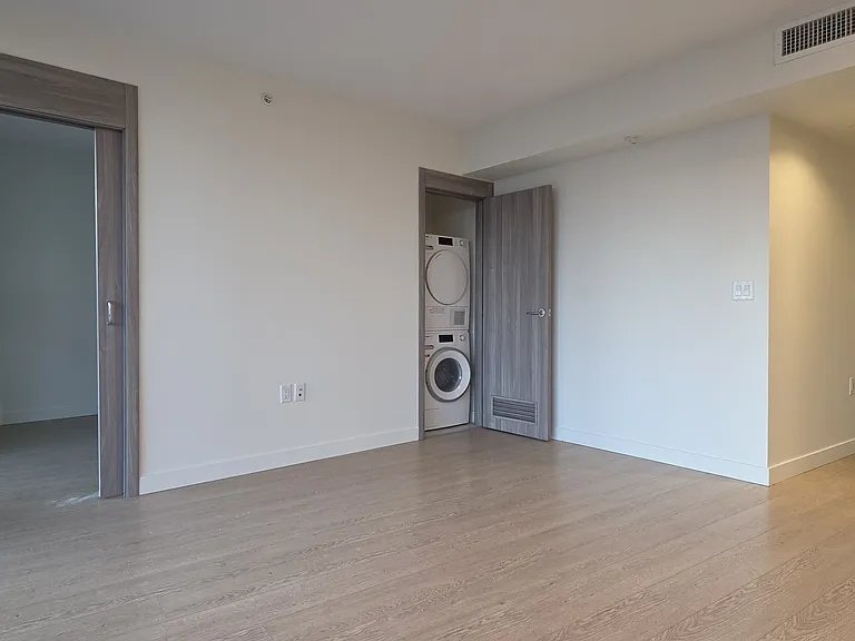 89 Nelson St #1704 — Photo 9