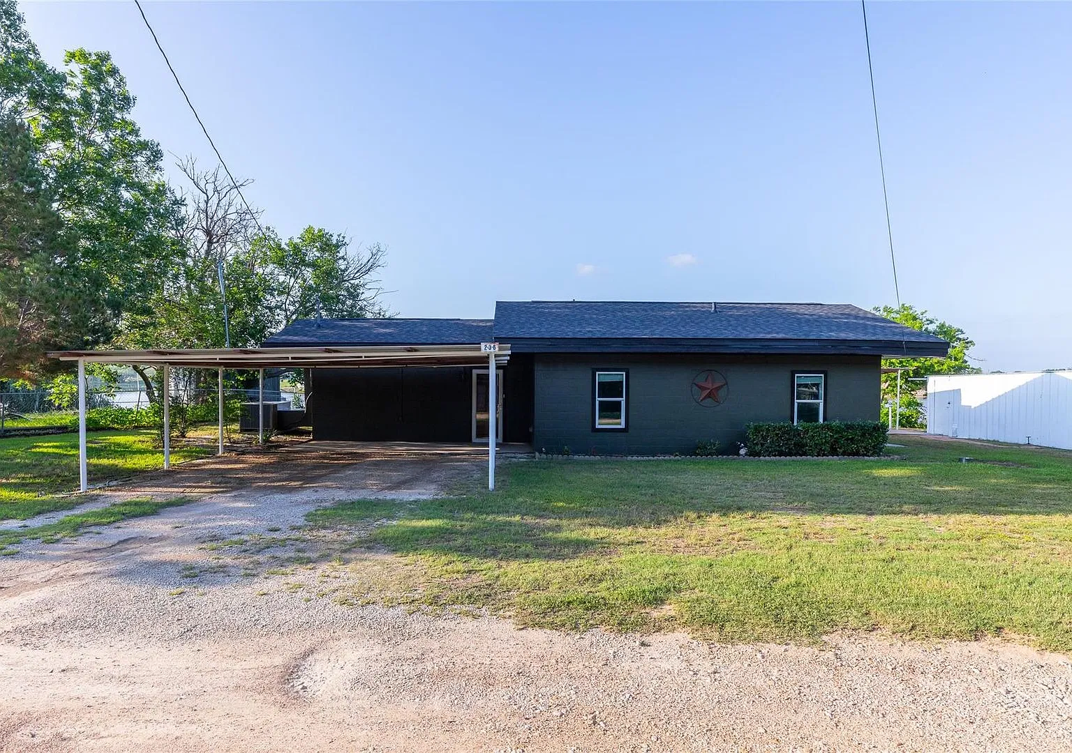 Lake House! Dock! 2 Bed, 1 Bath, 2 Living! — Photo 4