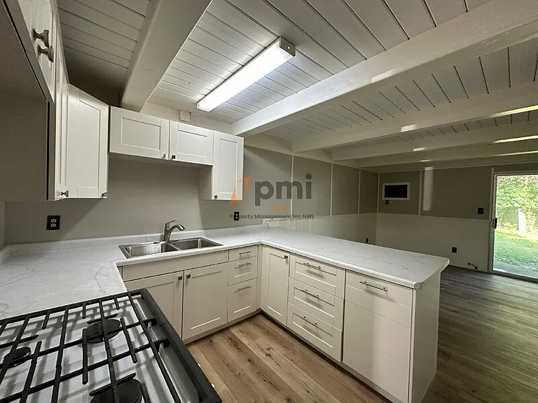 515 Bies St — Photo 3