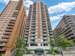 570 Laurier Ave W #1604, Ottawa, ON K1R1C8