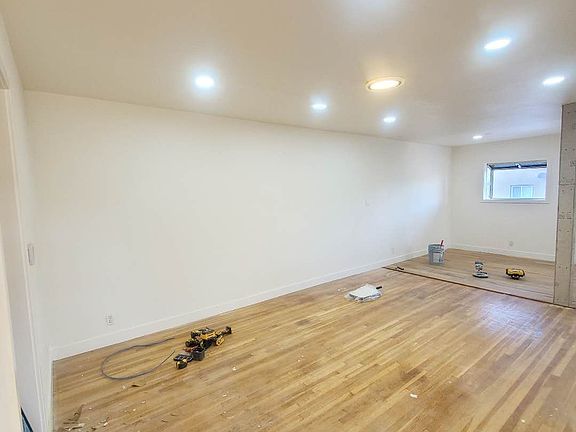 4th image of 1641 Pontenova Ave