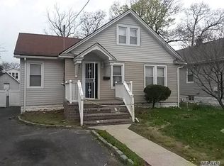 13 Sagamore St, Freeport, NY 11520