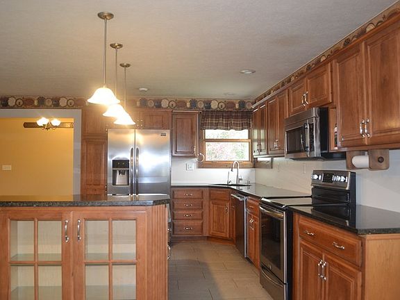 3rd image of 118 Hilltop Ln