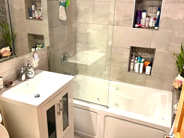 256 N 6th St #3 — Photo 9
