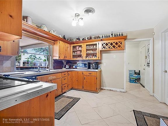 5th image of 316 SE 11th Ct