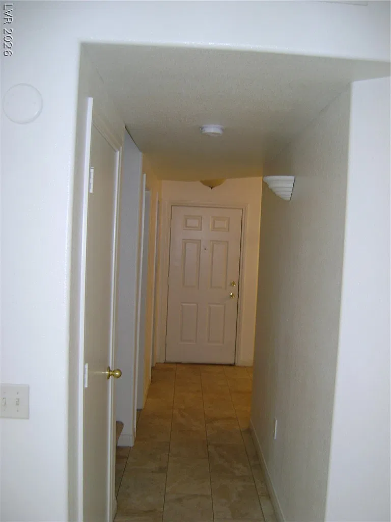 3 bed, 3.0 bath, 1490 sqft, $2,112 — Photo 2