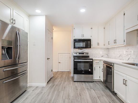 3rd image of 54 Burlington Ct Unit 54