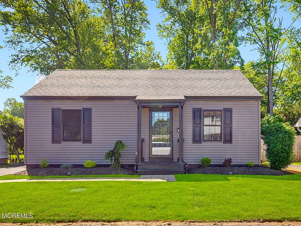 1st image of 10 Crystal Avenue