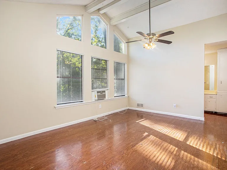 3735 Londonderry Ct — Photo 7
