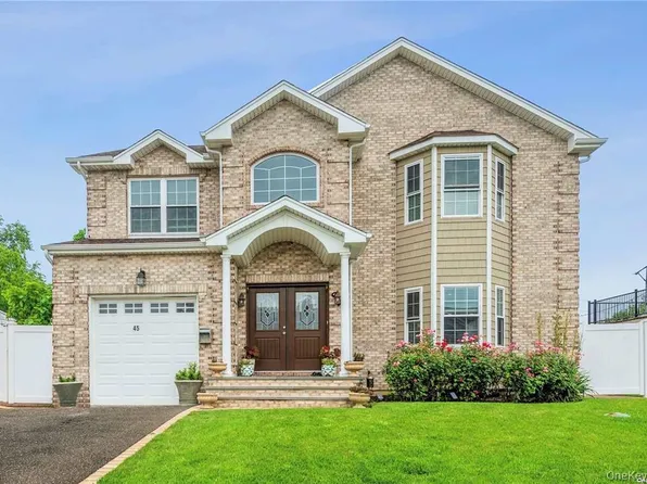 45 Meeting Lane, Hicksville, NY 11801