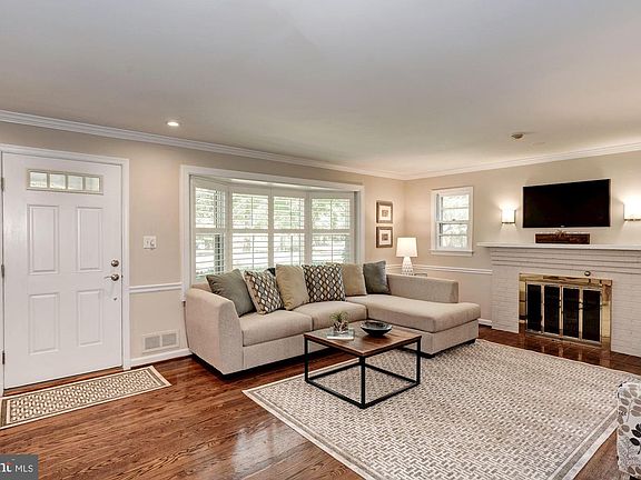 5th image of 1101 Woodcliff Dr