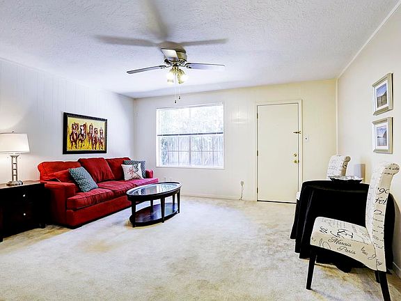 5th image of 9402 Val Verde St