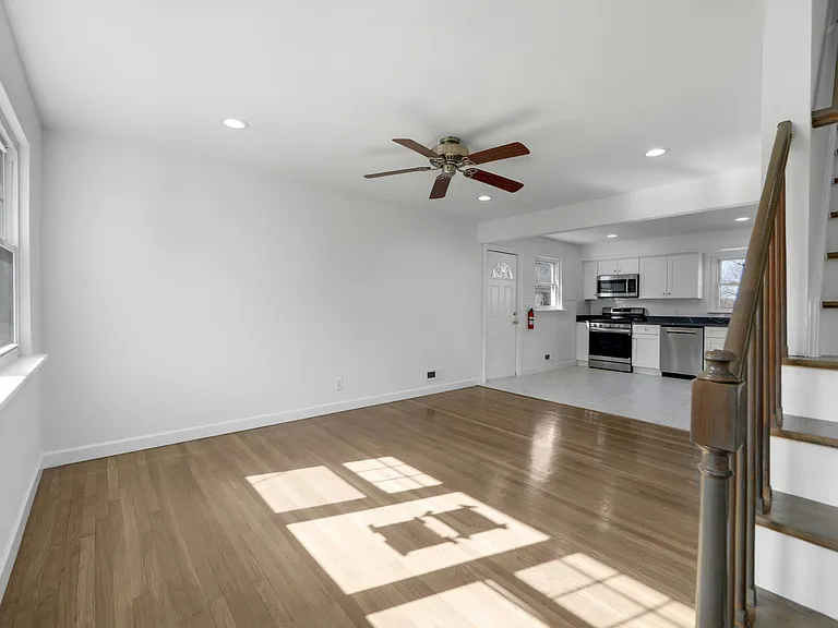 380 Grand Ave — Photo 7