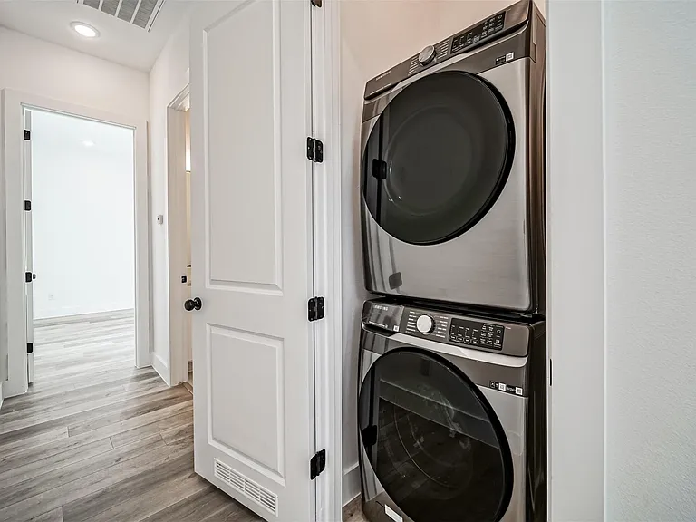 8409 Schneider St — Photo 18