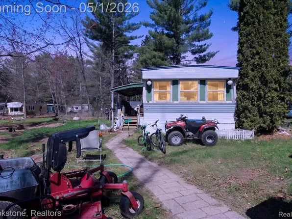 1891 Mina Rd, Harrison, MI 48625