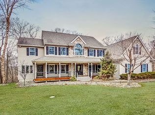 33 Lone Pine Ln, West Milford, NJ 07480