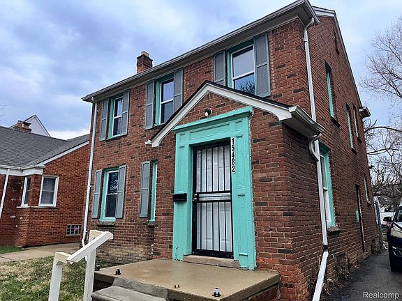 3rd image of 15482 Rutherford St