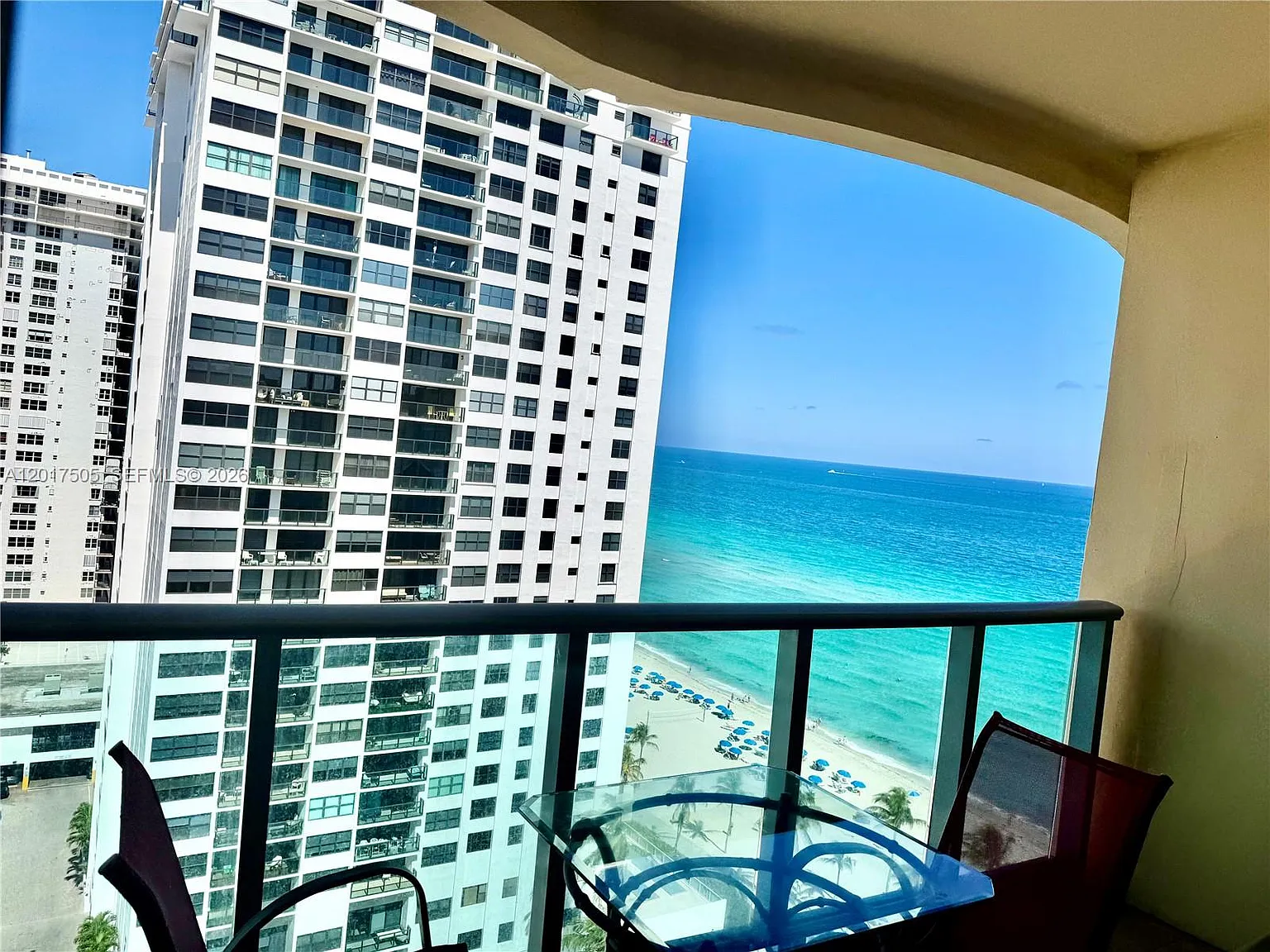 Wave Condo — Photo 2