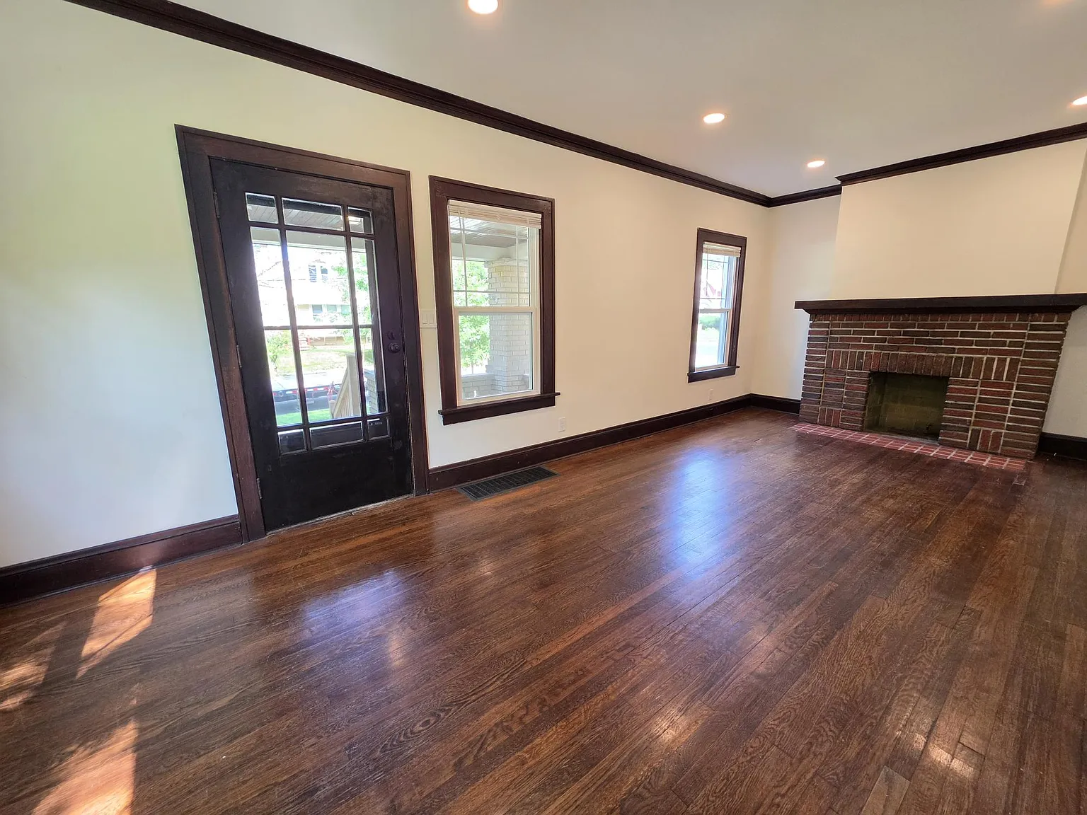 3 bed, 1.5 bath, 1293 sqft, $1,650 — Photo 4