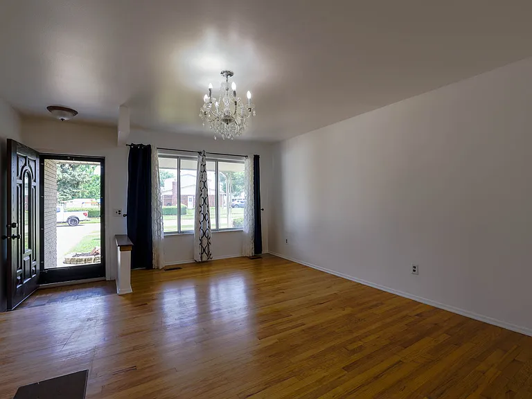 36389 Almont Ct — Photo 7