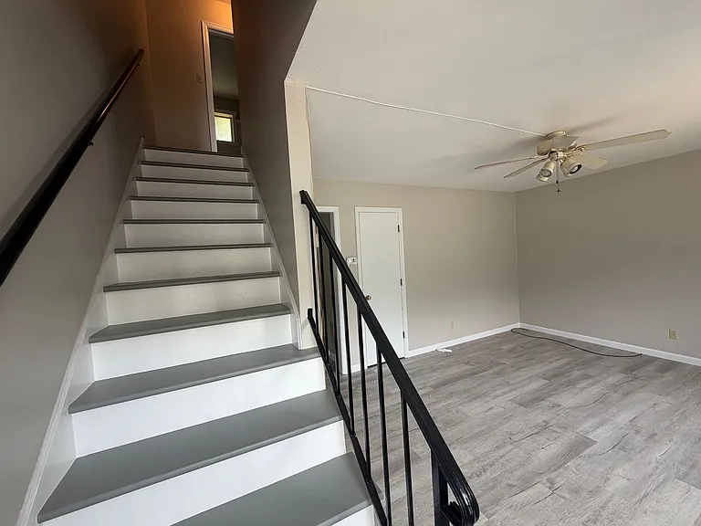 825 Kerns Ave SW — Photo 3
