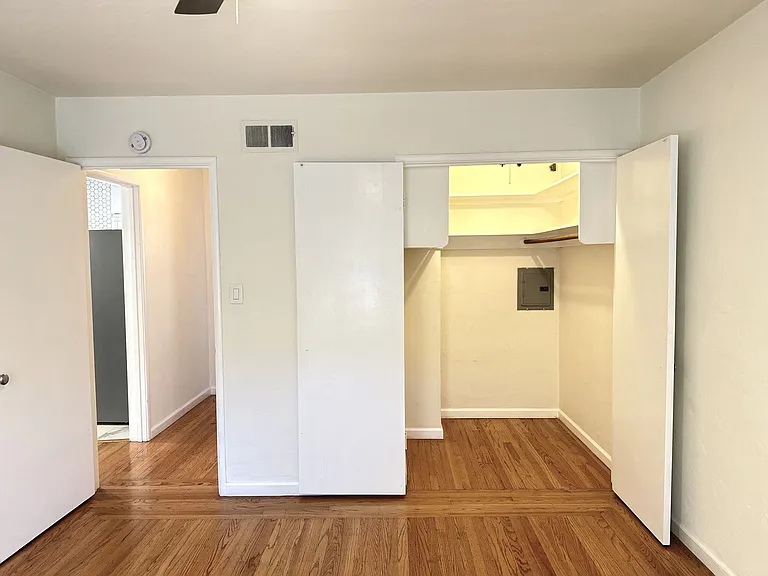 2125 Santa Clara Ave #C — Photo 14