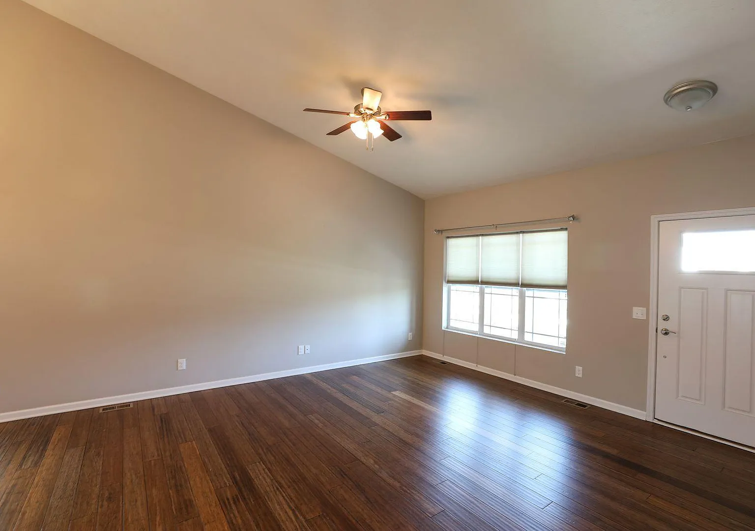 4 bed, 2160 sqft, $2,950 — Photo 3