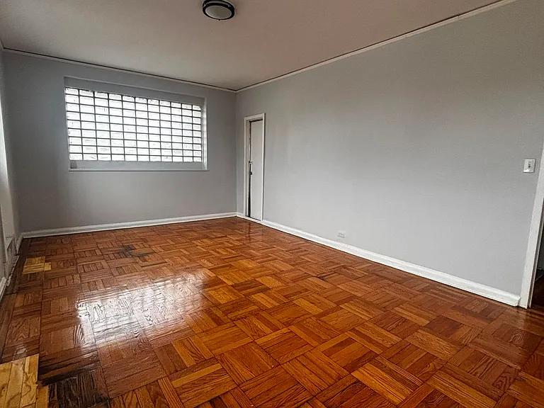 907 Park Ave #D21 — Photo 4