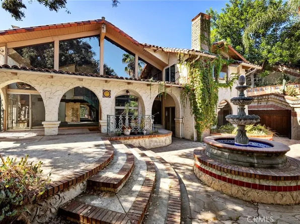 1033 Hillcrest Dr, Pomona, CA 91768