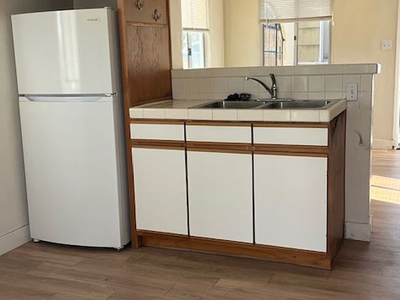 3rd image of 4105 Ingraham St #4115