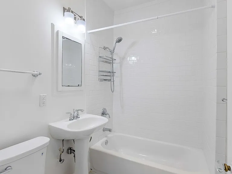1895 Jefferson St #306 — Photo 3