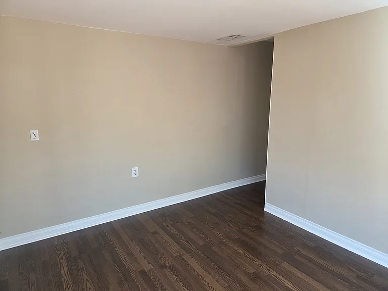 15219 Wyandotte St — Photo 18