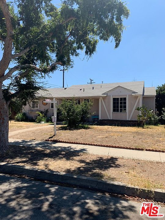 1st image of 384 Barry Dr