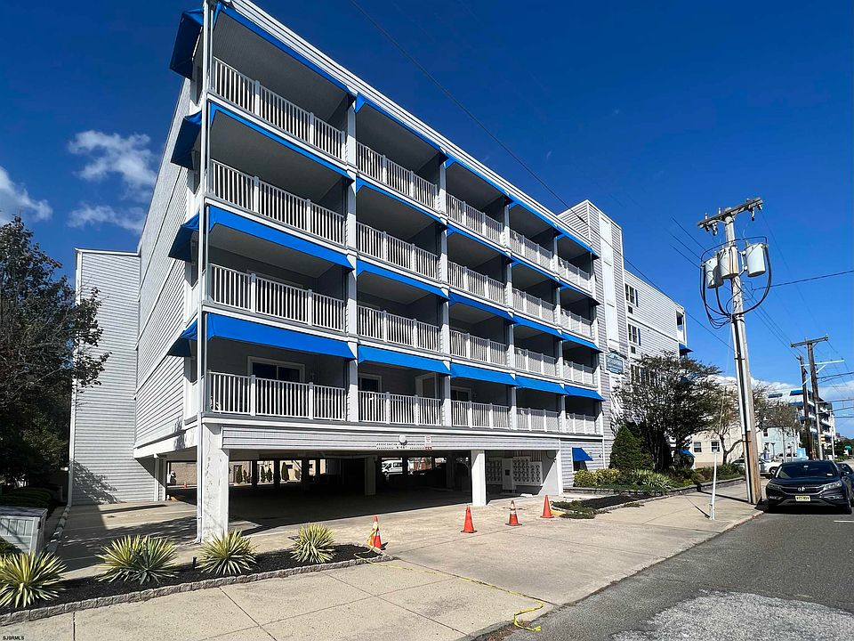 1st image of 1008 Wesley Ave #201