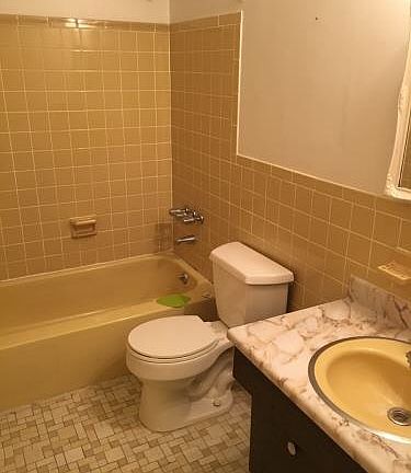 5th image of 920 Throgmorton Ave