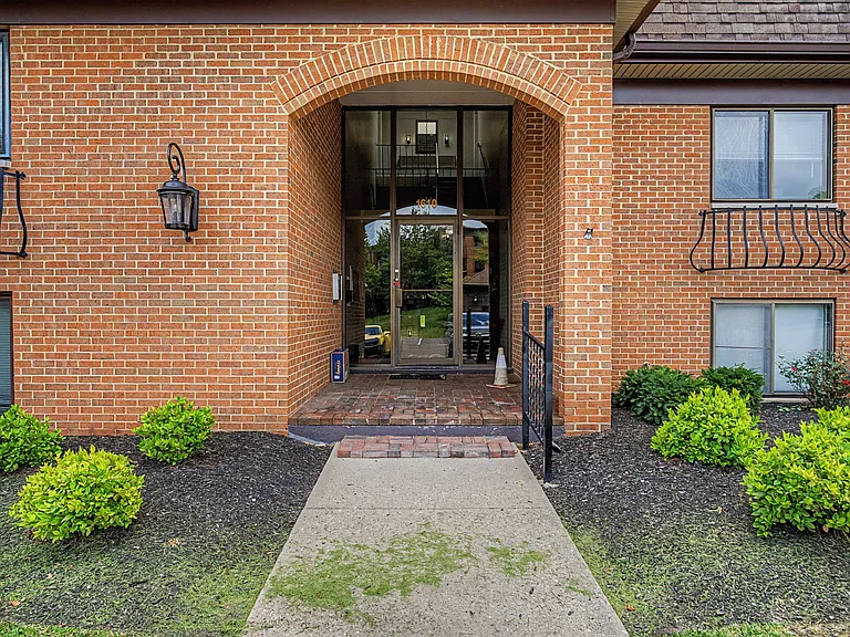 1610 Thunderbird Ln #63 — Photo 4
