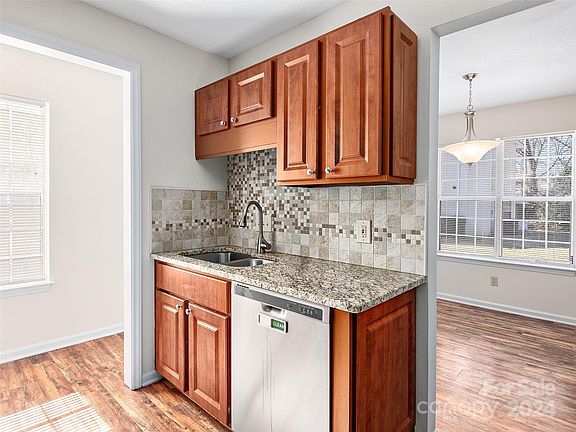 5th image of 813 Selwyn Oaks Ct