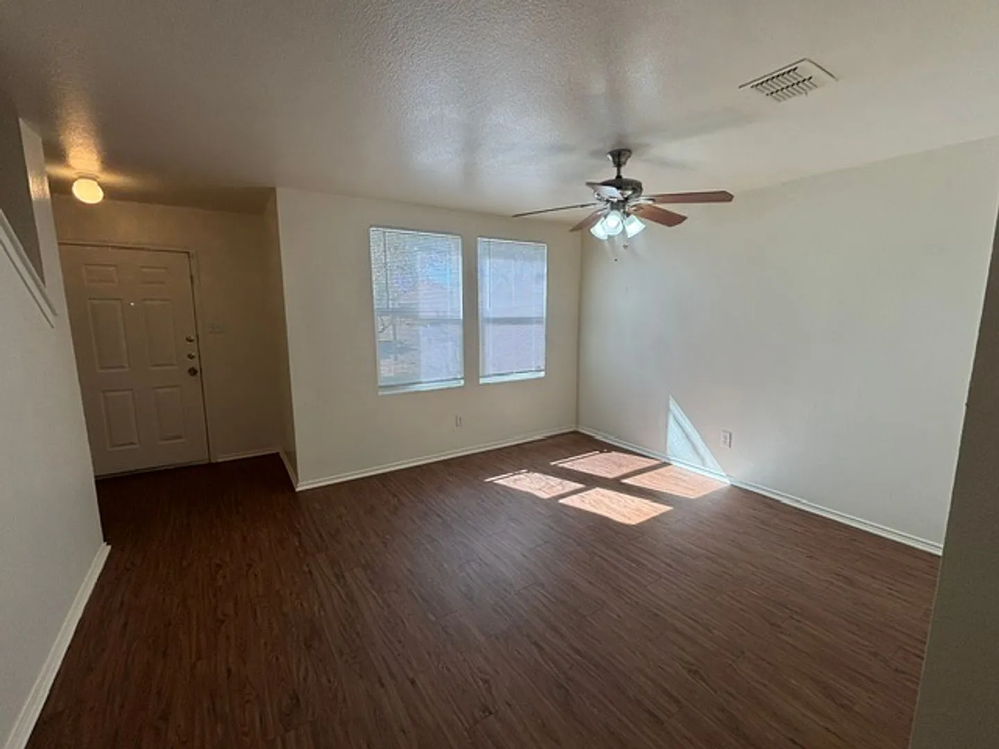 Beautiful Home in Burleson with Community Pool — Photo 4