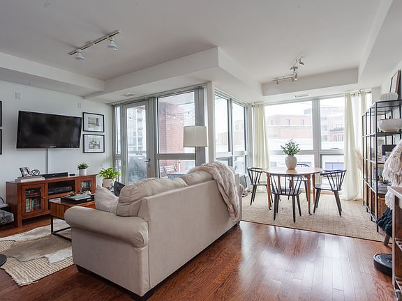 4th image of 744 W Fullerton #304