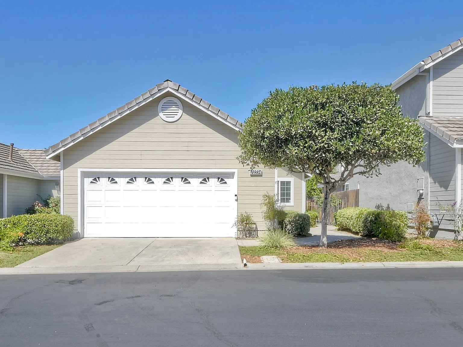 3 bed, 1322 sqft, $4,250 — Photo 1
