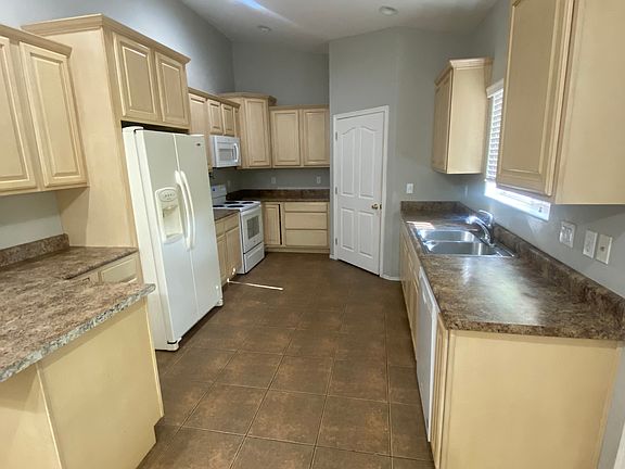 2nd image of 2913 E Coralbell Ave