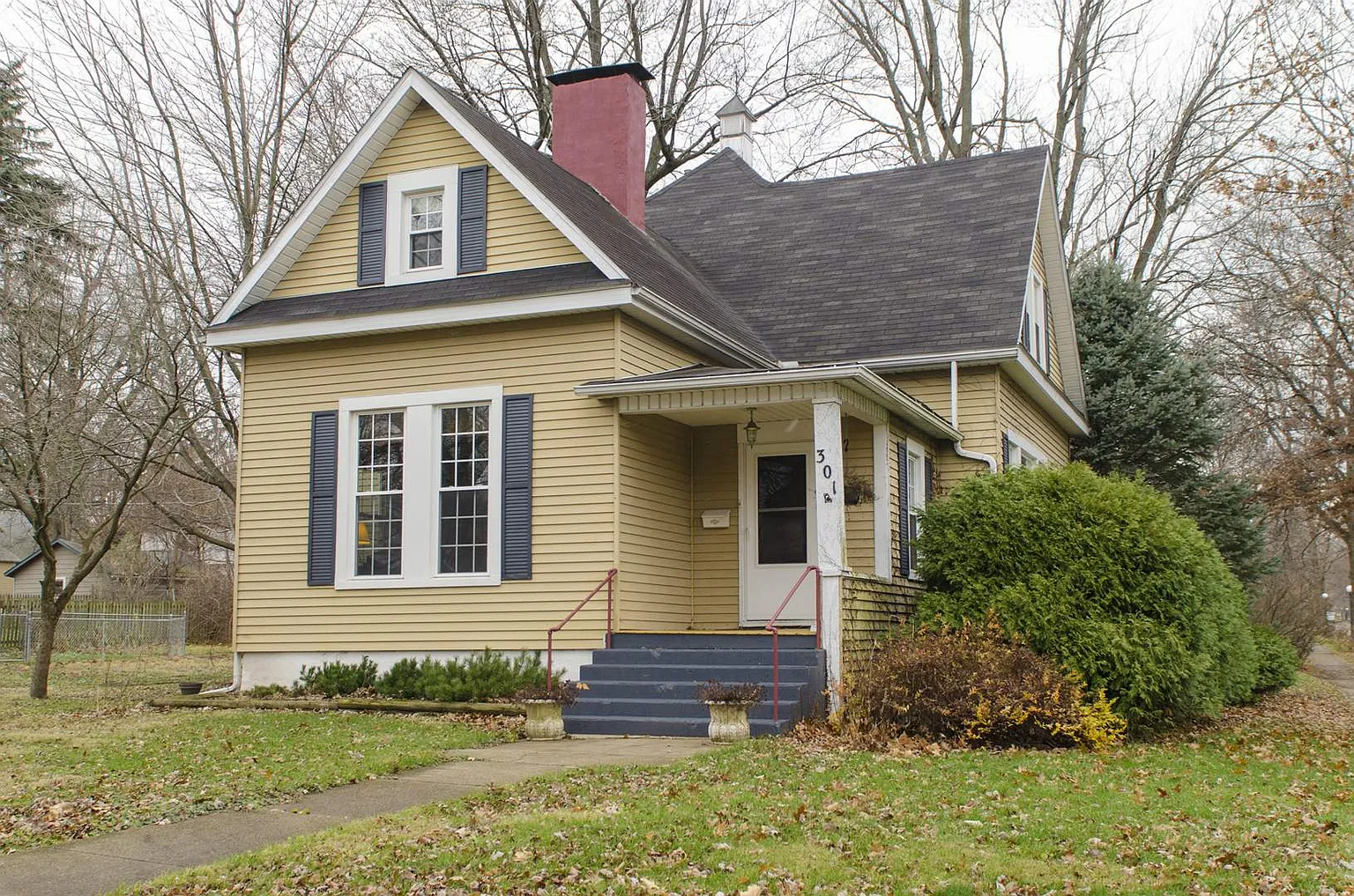 301 S New St photo 1