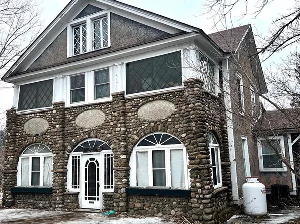 52 Bloomingdale Ave, Saranac Lake, NY 12983